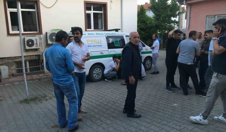 elazigda-15-yasindaki-genc-babasini-hayatindan-etti-ve-annesini-ciddi-sekilde-yaraladi-A3gNgswW.jpg