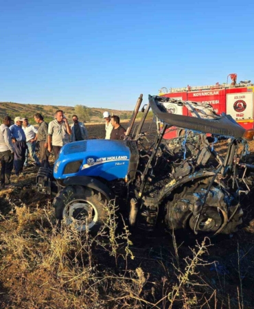 elazigda-alevler-icinde-kalan-traktor-yandi-X2EWfxn8.jpg