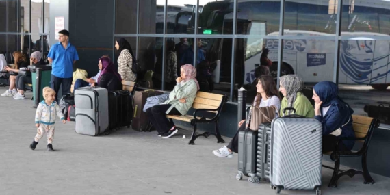 Elazığ’da Bayram Tatili Uzun Olmayınca Otogar Sessizleşti Elazığ’da Bayram Tatili Uzun Olmayınca Otogar Sessizleşti