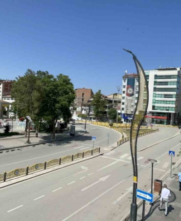 elazigda-cadde-ve-sokaklar-huzur-icin-bosaldi-fImZ2pTQ.jpg
