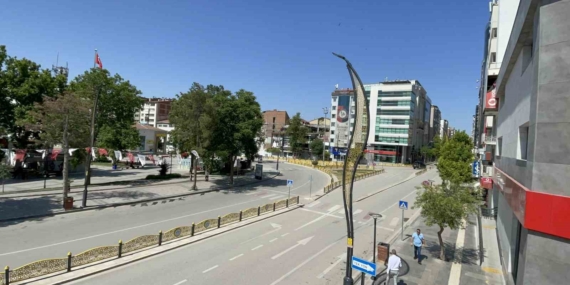 Elazığ'da Cadde ve Sokaklar Huzur İçin Boşaldı Elazığ’da Cadde ve Sokaklar Huzur İçin Boşaldı