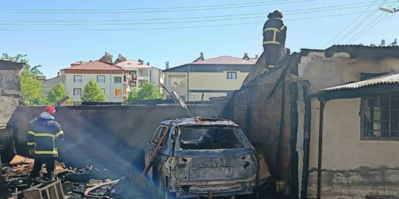 Elazığ'da Dehşet Veren Yangın: Araç Kullanılamaz Hale Geldi, Odunluk Küller İçinde Kaldı Elazığ’da Dehşet Veren Yangın: Araç Kullanılamaz Hale Geldi, Odunluk Küller İçinde Kaldı