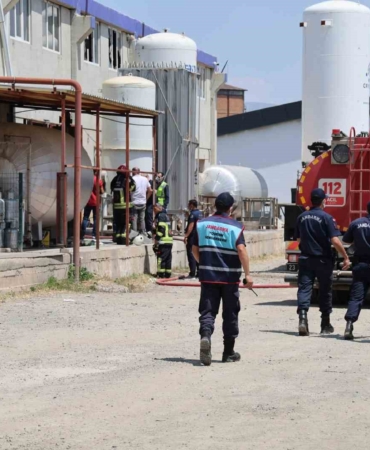elazigda-gaz-dolum-tesisinde-sok-patlama-3-kisi-gazdan-etkilendi-MhK3eECw.jpg