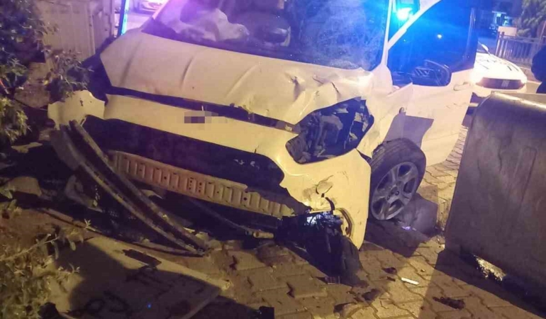 elazigda-hafif-ticari-arac-ve-motosiklet-carpisti-6-kisi-yaralandi-4JcK5zQU.jpg