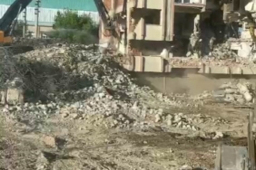 elazigda-hassas-yikim-agir-hasarli-bina-tek-dokunusla-yok-edildi-K8RQFFGy.jpg