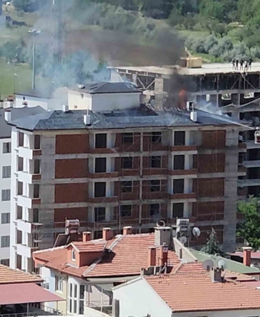 elazigda-insaatta-meydana-gelen-cati-yangini-basariyla-kontrol-altina-alindi-2ACxTlBH.jpg