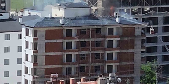Elazığ'da İnşaatta Meydana Gelen Çatı Yangını Başarıyla Kontrol Altına Alındı Elazığ’da İnşaatta Meydana Gelen Çatı Yangını Başarıyla Kontrol Altına Alındı