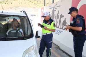 elazigda-jandarma-ekiplerinin-bayram-denetimleri-devam-ediyor-Qgk8TMzJ.jpg