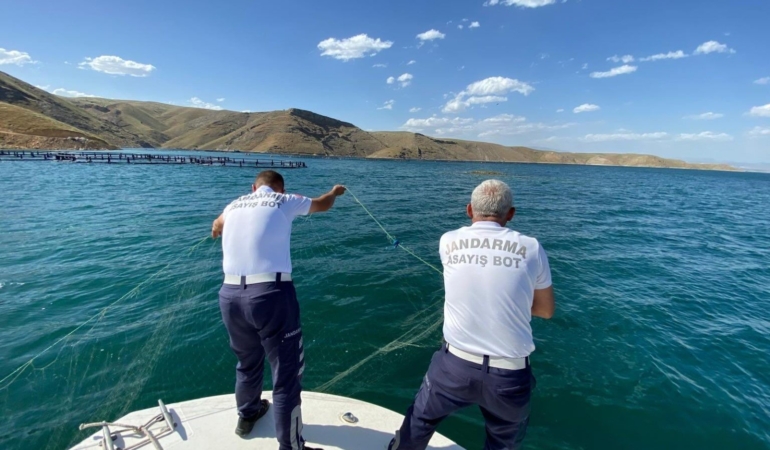 elazigda-kacak-avlanan-65-kilogram-balik-yakalandi-TuRcjCpO.jpg