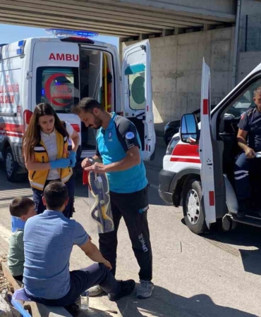 elazigda-karsi-seride-gecen-otomobilin-yol-actigi-kaza-3-yarali-J5qJTe47.jpg