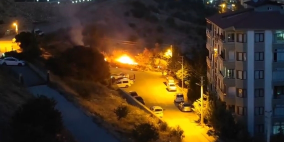 Elazığ'da Korkutan Ot Yangını: Yangın Söndürme Ekipleri Müdahale Ediyor Elazığ’da Korkutan Ot Yangını: Yangın Söndürme Ekipleri Müdahale Ediyor