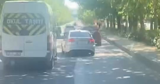 Elazığ'da Makas Atarak Tehlike Yaratan Sürücü Güvenlik Kamerasında! Elazığ’da Makas Atarak Tehlike Yaratan Sürücü Güvenlik Kamerasında!