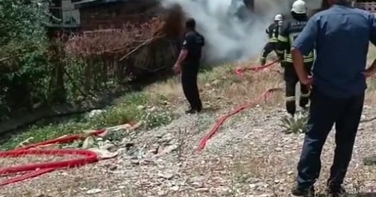 Elazığ'da Meydana Gelen Odunluk Yangını: Yangınla Mücadele ve Son Gelişmeler Elazığ’da Meydana Gelen Odunluk Yangını: Yangınla Mücadele ve Son Gelişmeler