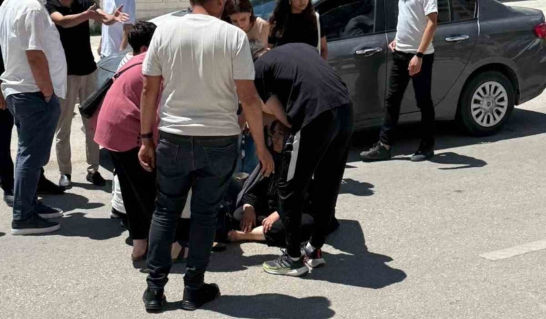 elazigda-otomobilin-carptigi-yaya-hastaneye-kaldirildi-PRCNrHl3.jpg