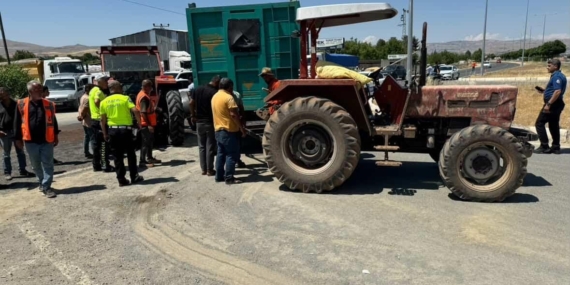 Elazığ'da Traktör ve Otomobil Çarpıştı: 3 Kişi Yaralandı Elazığ’da Traktör ve Otomobil Çarpıştı: 3 Kişi Yaralandı
