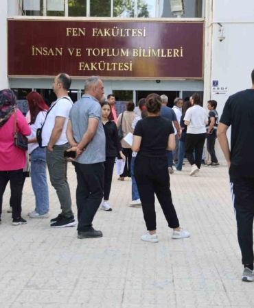 elazigda-yks-coskusu-tum-hiziyla-devam-ediyor-jlVjrGXn.jpg