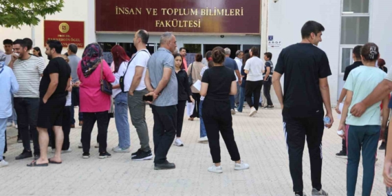 Elazığ'da YKS Coşkusu Tüm Hızıyla Devam Ediyor Elazığ’da YKS Coşkusu Tüm Hızıyla Devam Ediyor