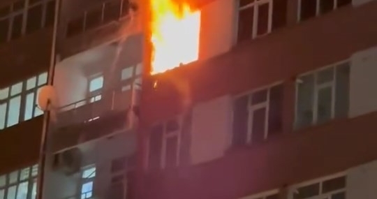 Elazığ'daki Apartman Yangını Korku Dolu Anlar Yaşattı Elazığ’daki Apartman Yangını Korku Dolu Anlar Yaşattı