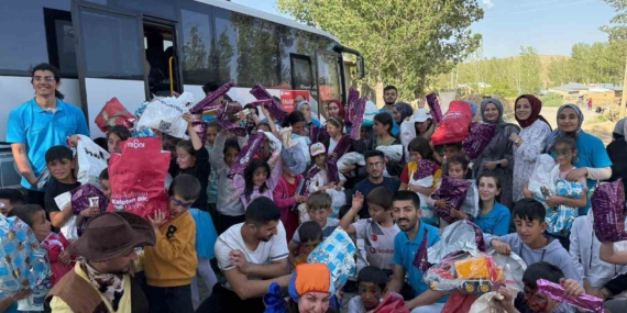 Elazığ'dan Van'a Anlam Dolu Bir Etkinlik: Birlikte Dayanışma ve Destek Elazığ’dan Van’a Anlam Dolu Bir Etkinlik: Birlikte Dayanışma ve Destek