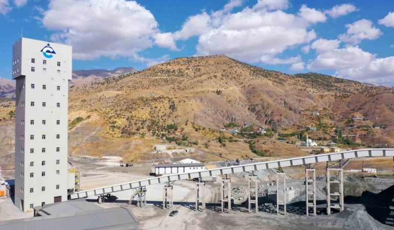 eti-bakirin-muhendis-kadinlari-turkiyede-jumbo-projelerde-bir-ilk-WA3GdHOM.jpg