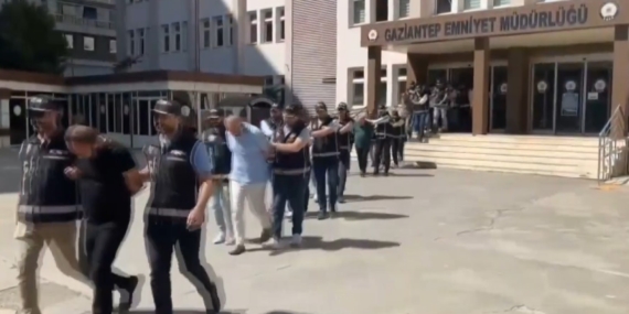 Gaziantep Merkezli Operasyon: 13 Gözaltı ile 13 Milyon TL'lik Zarara Yol Açan Şahıslar Yakalandı Gaziantep Merkezli Operasyon: 13 Gözaltı ile 13 Milyon TL’lik Zarara Yol Açan Şahıslar Yakalandı