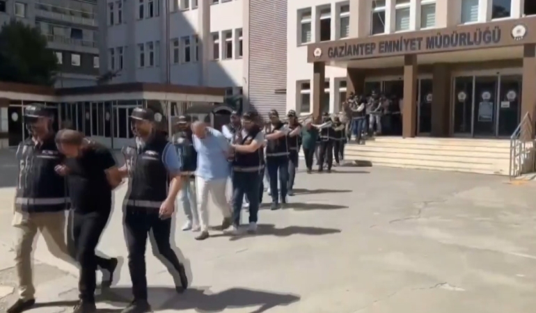 gaziantep-merkezli-operasyon-13-gozalti-ile-13-milyon-tllik-zarara-yol-acan-sahislar-yakalandi-wAvYWt1l.jpg