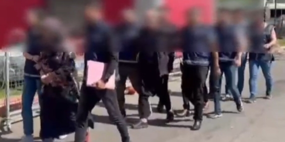 Gaziantep'te 3 Çocuk Annesinin Aile Üyeleri Tarafından Öldürülmesi: Baş Zanlı Annesi! Gaziantep’te 3 Çocuk Annesinin Aile Üyeleri Tarafından Öldürülmesi: Baş Zanlı Annesi!