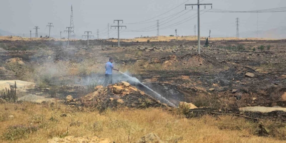 Gaziantep’te Anız Yangınına Hızlı Müdahale, Büyük Bir Facianın Önüne Geçti Gaziantep’te Anız Yangınına Hızlı Müdahale, Büyük Bir Facianın Önüne Geçti
