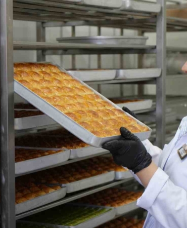 gaziantepte-baklavacilarin-bayram-hazirliklari-tum-hiziyla-basladi-pVSp6NPZ.jpg