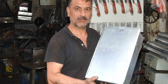 Gaziantep’te Bıçakçıların Kurban Bayramı İçin Yoğun Çalışmaları Gaziantep’te Bıçakçıların Kurban Bayramı İçin Yoğun Çalışmaları