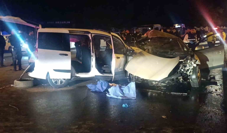gaziantepte-kafa-kafaya-carpisma-5-can-kaybi-2-yarali-Z7SJAHG3.jpg