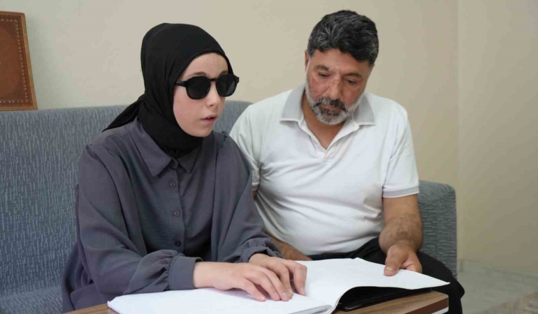 gorme-engelli-esma-nurun-hayatindaki-en-onemli-destek-babasi-3FFZPsbT.jpg