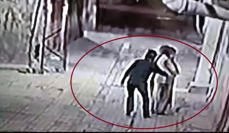 guvenlik-kameralariyla-yakalanan-hirsizlar-pazarci-ve-simitci-kiligina-giren-polislerin-basarili-operasyonu-nJ1EzD4e.jpg