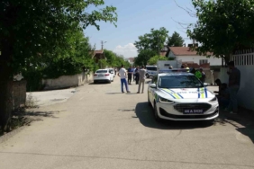 hafif-ticari-arac-ile-otomobil-carpisti-4-kisi-yaralandi-MTU7Mxmp.jpg