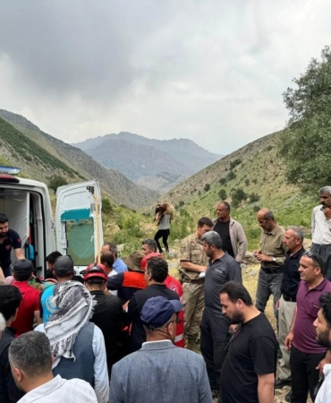 hakkaride-dagdan-dusen-yarali-birey-basariyla-kurtarildi-xzteBvQH.jpg