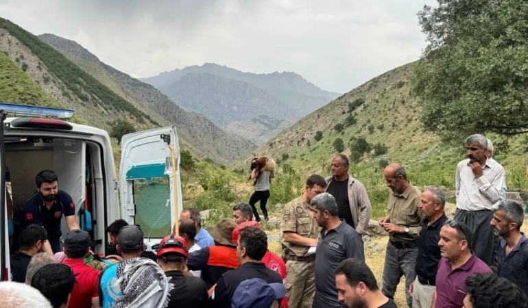 hakkaride-dagdan-dusen-yarali-birey-basariyla-kurtarildi-xzteBvQH.jpg