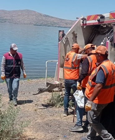 hazar-golu-etrafinda-40-ton-atik-temizlendi-syrMlFBM.jpg