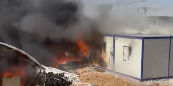 İnşaat Şantiyesinde Meydana Gelen Yangın Büyük Korku Yarattı İnşaat Şantiyesinde Meydana Gelen Yangın Büyük Korku Yarattı