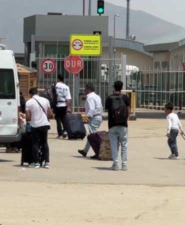 İran ve İsrail Arasındaki Gerginlik Artarken, Türk Vatandaşları Sınır Kapılarından Türkiye'ye Dönüyor iran-ve-israil-arasindaki-gerginlik-artarken-turk-vatandaslari-sinir-kapilarindan-turkiyeye-donuyor-dVCDYlG9.jpg