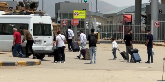 İran ve İsrail Arasındaki Gerginlik Artarken, Türk Vatandaşları Sınır Kapılarından Türkiye'ye Dönüyor İran ve İsrail Arasındaki Gerginlik Artarken, Türk Vatandaşları Sınır Kapılarından Türkiye’ye Dönüyor