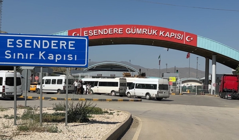 iran-ve-israil-arasindaki-gerilim-turkiyeye-donus-yolu-acildi-iranli-vatandaslar-ulkelerine-geri-dondu-jFSDYWsH.jpg
