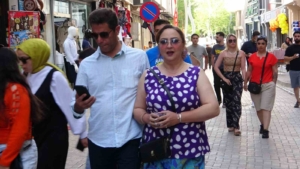 iranli-turistlerin-van-esnafina-getirdigi-cifte-bayram-sevinci-3sxLU5I6.jpg
