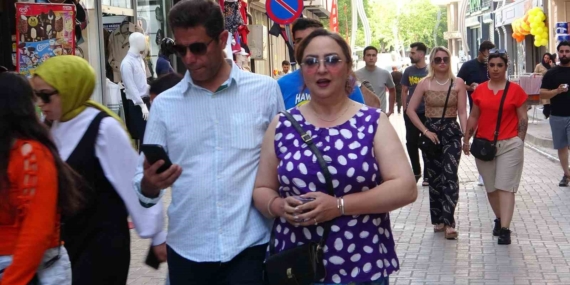İranlı Turistlerin Van Esnafına Getirdiği Çifte Bayram Sevinci İranlı Turistlerin Van Esnafına Getirdiği Çifte Bayram Sevinci