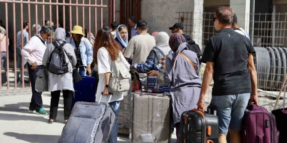 İranlıların Gürbulak Sınır Kapısı'na Yoğun Akını: "Savaş Korkusu Yok, Vatanımıza Sahip Çıkacağız!" İranlıların Gürbulak Sınır Kapısı’na Yoğun Akını: “Savaş Korkusu Yok, Vatanımıza Sahip Çıkacağız!”