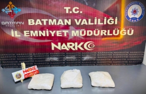 kadin-yolcunun-valizinde-sok-edici-3-kilo-uyusturucu-bulundu-FvmW3ORk.jpg