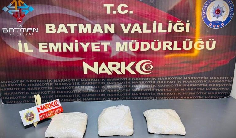 kadin-yolcunun-valizinde-sok-edici-3-kilo-uyusturucu-bulundu-FvmW3ORk.jpg
