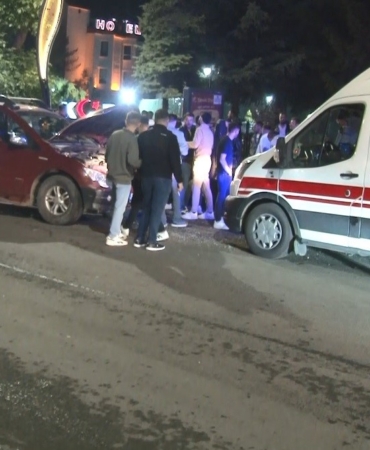 karsta-4-aracli-zincirleme-kaza-4-yarali-aFupRlQM.jpg