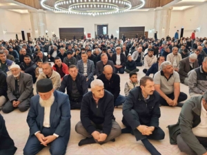 karsta-bayram-namazi-camiler-dolu-dolu-AwqOgEmr.jpg