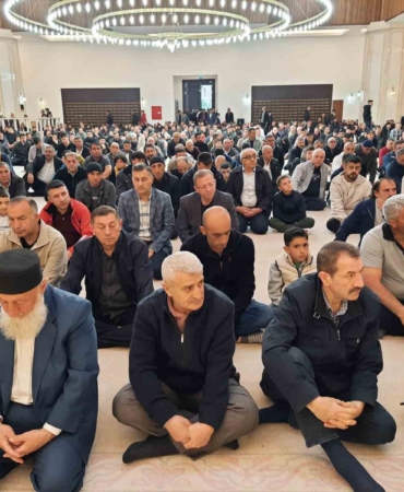karsta-bayram-namazi-camiler-dolu-dolu-AwqOgEmr.jpg