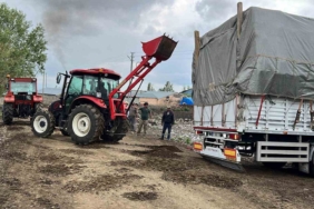 karsta-camura-sapan-tir-koylulerin-yardimiyla-kurtarildi-vljCngPF.jpg